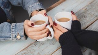 婚活中の娘を持つお母さまへ。価値観のギャップを埋め、『本当の幸せ』を支えるための対話術